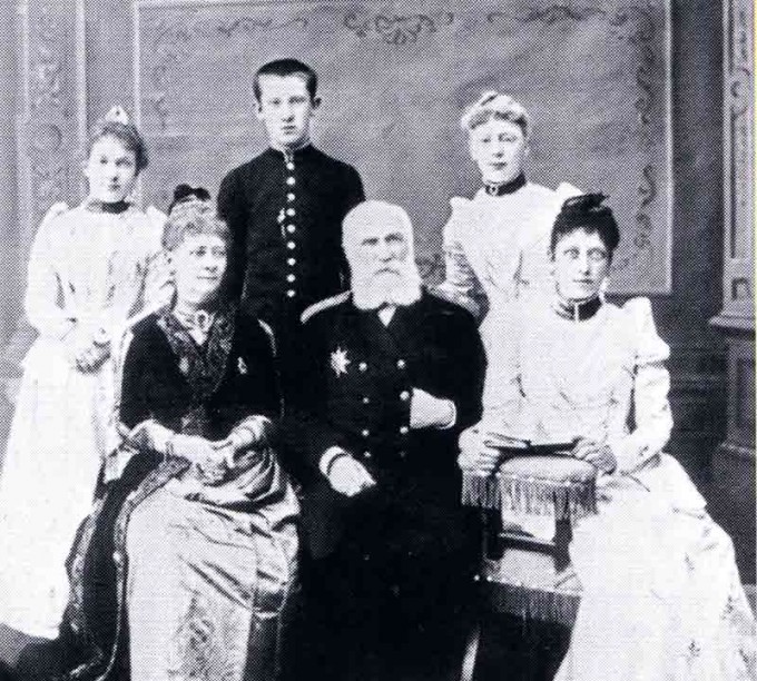 Губернатор Енисейской губернии Теляковский Л.К. с семьей